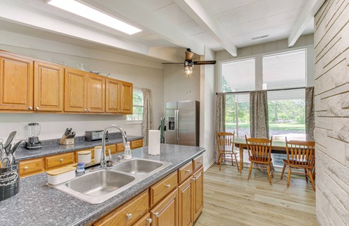 Florence Casa | Expansive Florence Home ~ 6 Mi to Downtown!