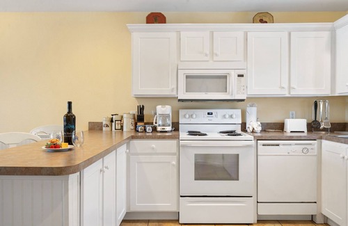 Kimberling City Condominio | Expansive Lake Access Condo-Free Daily Tickets-Peaceful Views-Cmty Pool-Mini Golf