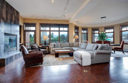 Downtown Steamboat Springs Casa | Expansive Luxury Condo - Downtown - Summer AC