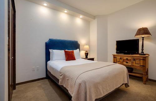 Downtown Steamboat Springs Casa | Expansive Luxury Condo - Downtown - Summer AC