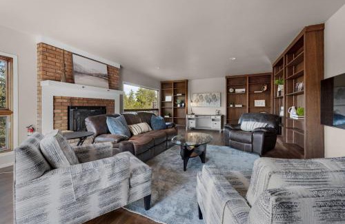 Woodmoor Casa | Expansive Monument Home Hot Tub and Mountain Views!