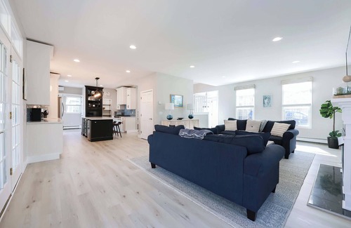 Buzzards Bay Casa | Expansive Oasis With Water Views, Walk To Beach!