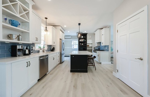Buzzards Bay Casa | Expansive Oasis With Water Views, Walk To Beach!