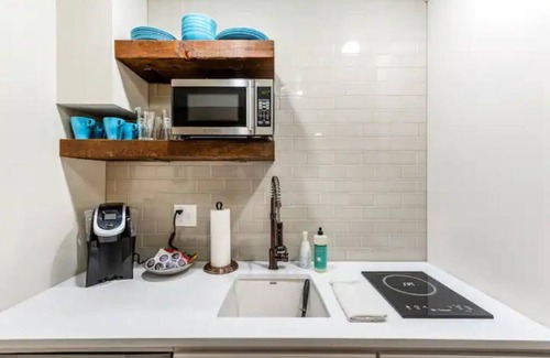 Capitol Hill Apartamento | Expansive Remodeled Basement Apartment in Capitol Hill