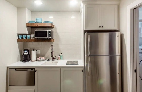 Capitol Hill Apartamento | Expansive Remodeled Basement Apartment in Capitol Hill