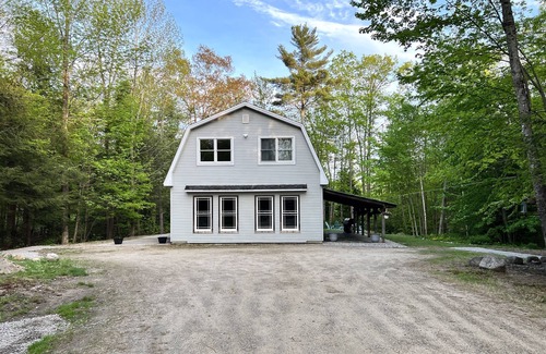 Harrison Casa | Expansive Retreat - All-Season Contemporary Farmhouse [Lakes & Mountains]