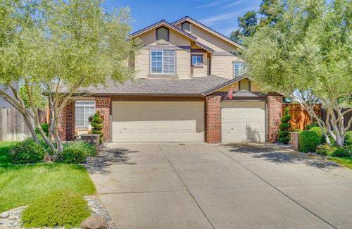 Tracy Casa | Expansive Tracy Home with Patio and Fire Pit!