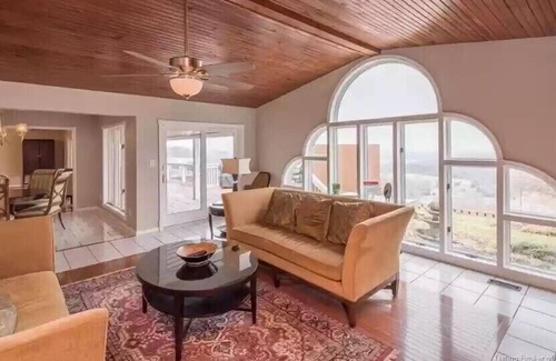 Speed Casa | Expansive view w/plenty of space to enjoy watching the sunrise every morning