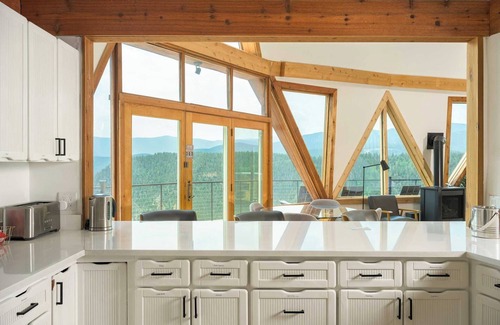 Idaho Springs Cabina | Expansive Views! 4500SqFt Mountain Dome Near Denver w/ Sauna, Hot Tub, Huge Deck