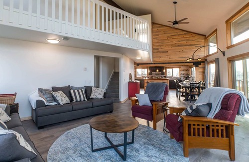 Kachemak Casa | Expansive waterfront views with deck & 4 bedrooms