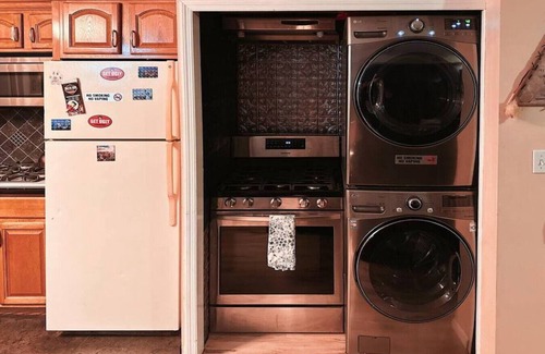 Union City Apartamento | Expedient Stay Ground Floor - 2 Bedroom - 15 Mins to NYC