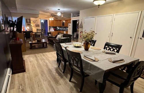 Union City Apartamento | Expedient Stay Ground Floor - 2 Bedroom - 15 Mins to NYC