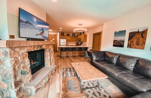 Mountain House Casa | Expedition Station 8607 by SummitCove Vacation Lodging