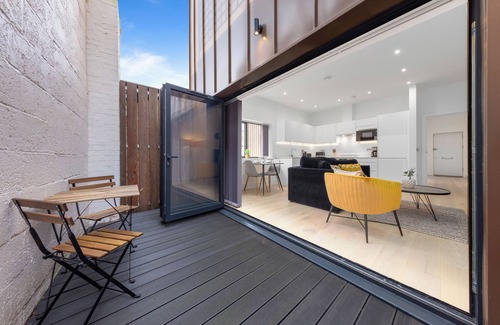 Canbury Apartamento | Experience the ambience and comfort of home for as long as you like.