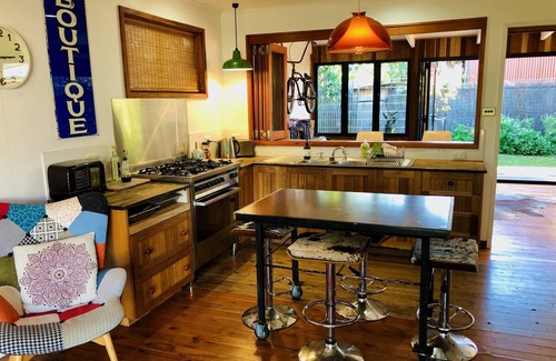 Callala Bay Casa | Experience a 70s era Australian beach cottage getaway