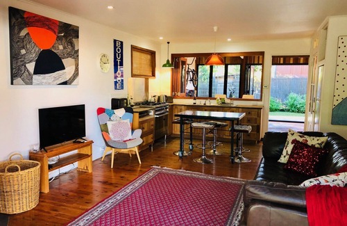 Callala Bay Casa | Experience a 70s era Australian beach cottage getaway