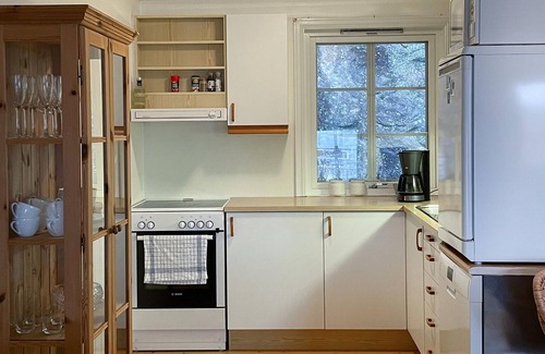 Spangereid Casa | Experience a real Norwegian vacation atmosphere in this vacation home by the fjord.