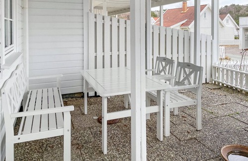 Spangereid Casa | Experience a real Norwegian vacation atmosphere in this vacation home by the fjord.