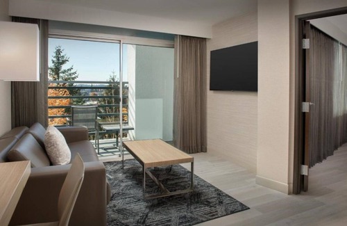 Lake Forest Casa | Experience a Stylish Retreat at our new South Portland Hotel
