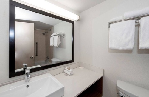 Carteret Casa | Experience All Of What Carteret Has To Offer! 2 Restful Units, Free Parking!