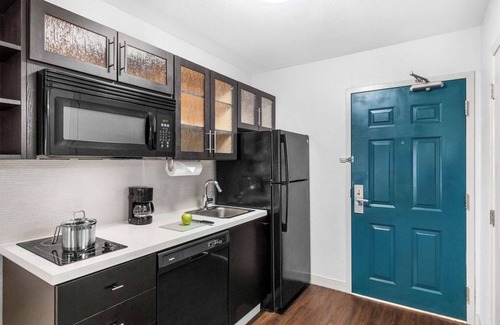 Hancock Apartamento | Experience Austin's Famous 6th Street! Full Kitchen, Pet-friendly Property!