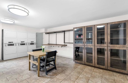 Hancock Apartamento | Experience Austin's Famous 6th Street! Full Kitchen, Pet-friendly Property!