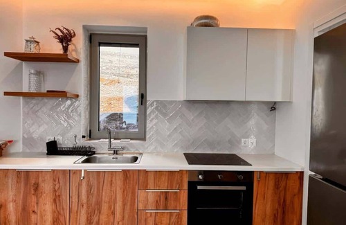 Pisses Apartamento | Experience Authentic Charm at Tzia Stone Apt with a Modern Twist and Sea Views
