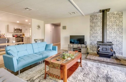 Bodfish Casa | Newly Designed 4 Bedroom Lake House Near Kern and Lake Isabella