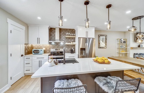 Dunkin Hill Casa | Experience breathtaking mountain views at Tenmile Viewhouse.