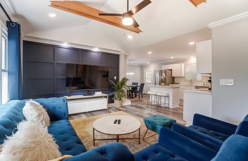 Starmount Casa | Experience Charlotte charm near SouthPark Mall