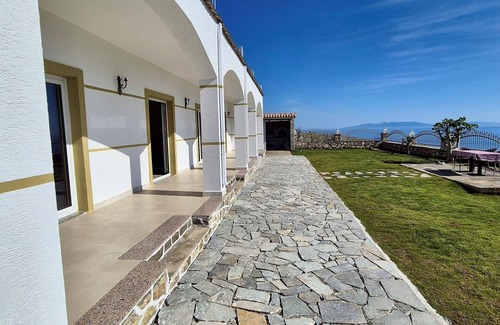 Jala Villa | Experience Coastal Luxury – Spacious Villa with Sea Views