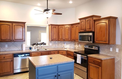 Barling Casa | Experience Comfort and Relaxation in Chaffee Crossing w/ this Spacious Retreat!