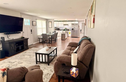 Beattyville Cabaña | Experience comfort at Whisker Ridge, a spacious 3-bedroom cottage in the scenic Beattyville, KY