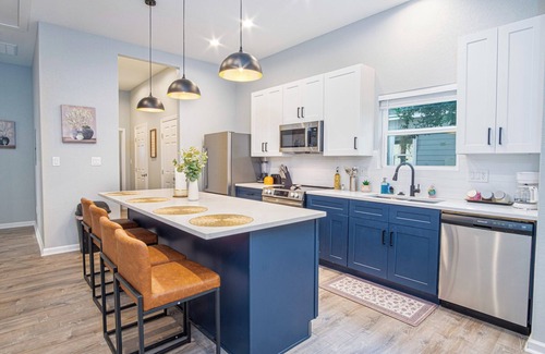 Denver Heights Cabaña | Experience Convenience w/ 4br/3ba Near Alamodome