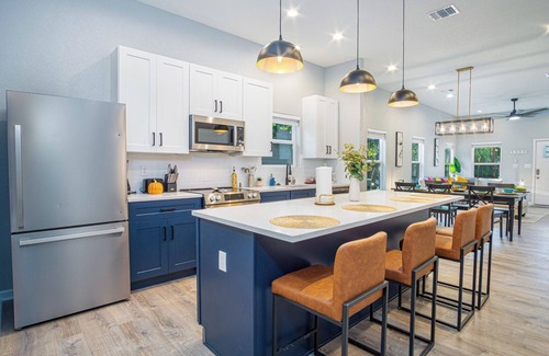 Denver Heights Cabaña | Experience Convenience w/ 4br/3ba Near Alamodome
