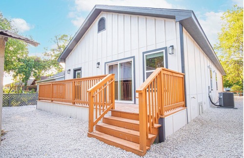 Denver Heights Cabaña | Experience Convenience w/ 4br/3ba Near Alamodome
