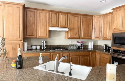 Elk Grove Casa | Experience Elk Grove living near CSUS – just a quick 18-min drive away