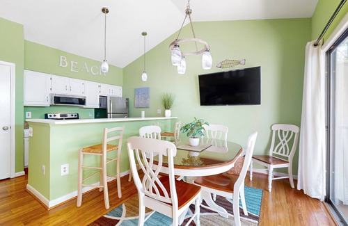 Bethany Beach Condominio | Experience fun at Sea Colony Bethany Beach - beach, tennis, & pickleball