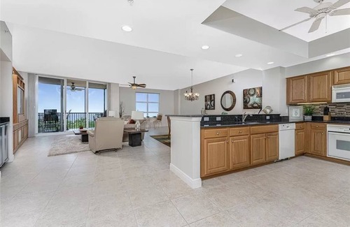 Burnt Store Marina Condominio | Experimente la vida costera frente al golfo @ Grande Isles III en Prosperity Point