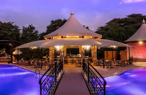 Livingstone Apartamento | Experience Helicopter Flights through Batoka Gorge! 3 Spacious Units, Pool, Spa!