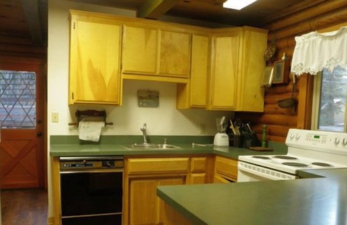 Lake Almanor Country Club Casa | Experimente Lago Almanor vivir con esta cabaña de 3 dormitorios adorable.