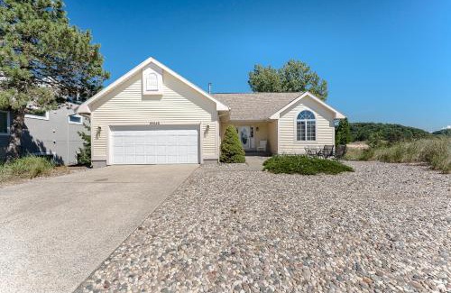 Spring Lake Casa | Experience lakeside luxury at Sunset Cove, a spacious 5-bedroom home