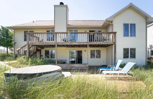 Spring Lake Casa | Experience lakeside luxury at Sunset Cove, a spacious 5-bedroom home