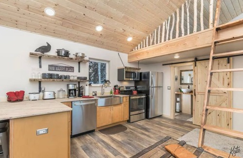 Badger Cabina | Experience Lakeside Cabin Living in North Pole, Alaska!