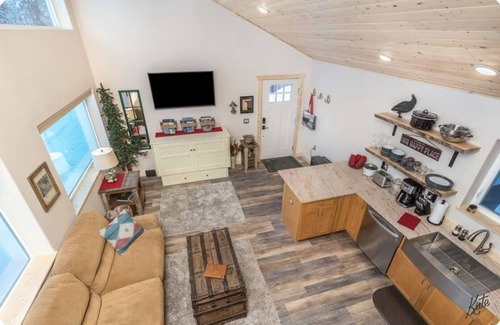 Badger Cabina | Experience Lakeside Cabin Living in North Pole, Alaska!