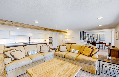 Mount Dora Casa | Experience Luxury and Charm at Our Lakefront Vacation Rental in Mount Dora, FL!