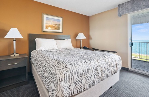 Put-in-Bay Casa | Experience Luxury and Comfort in Our Spacious Suite with Room Divider 318