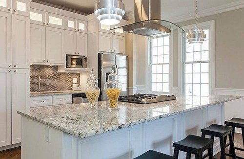 Irving Park Casa | Experience Luxury and Comfort in Chicago - 4bd/4ba House