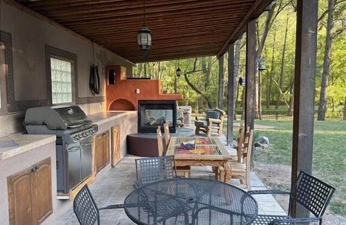 Ruidoso Casa | Experience Luxury and Entertainment at Riverside Retreat