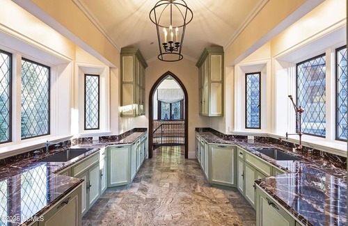Park City Casa | Experience luxury at Colony Ski Castle, heart of Park City, perfect for ski and family